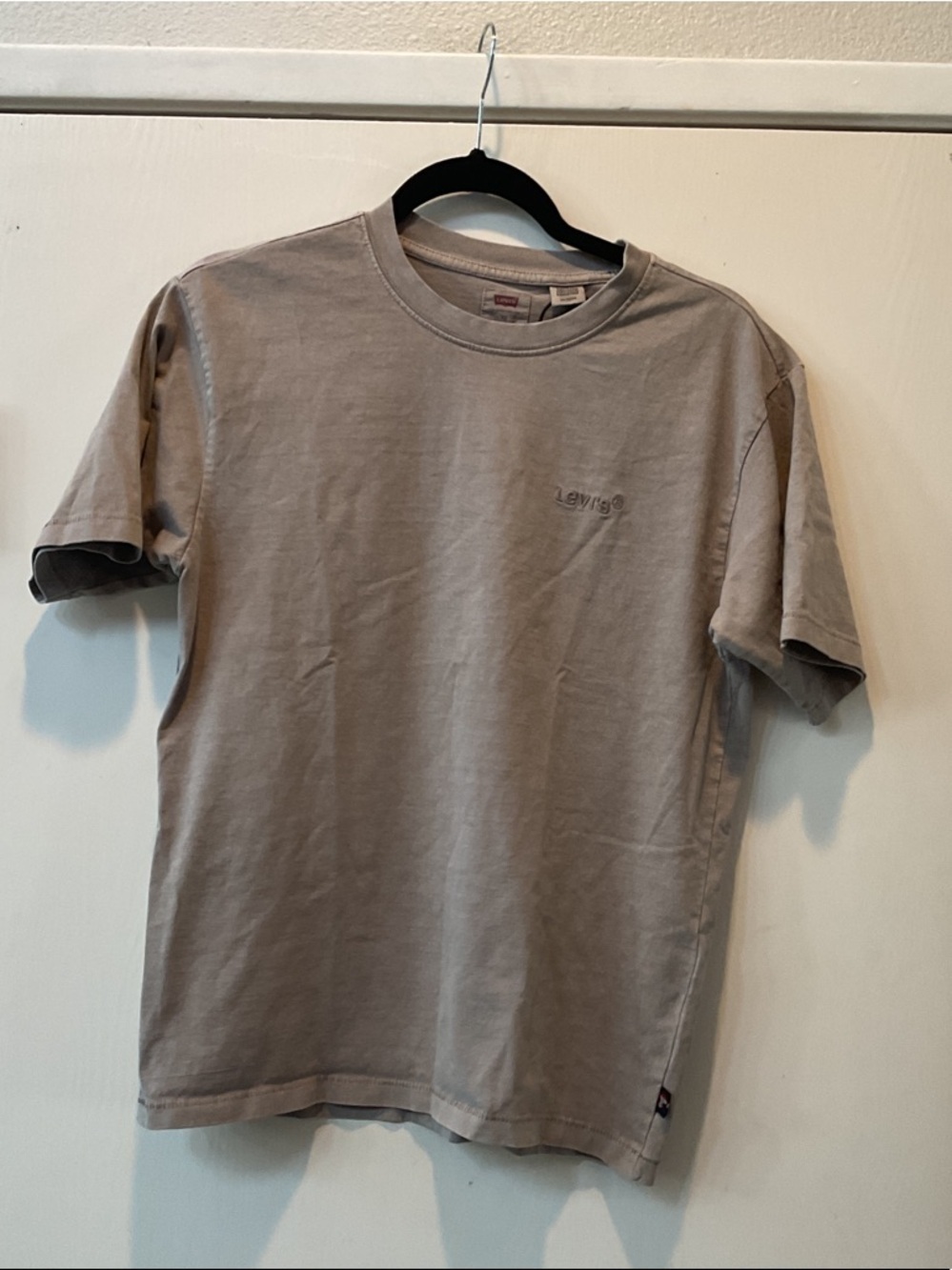 Levi's Short Sleeve Crewneck Tee in Taupe Brown